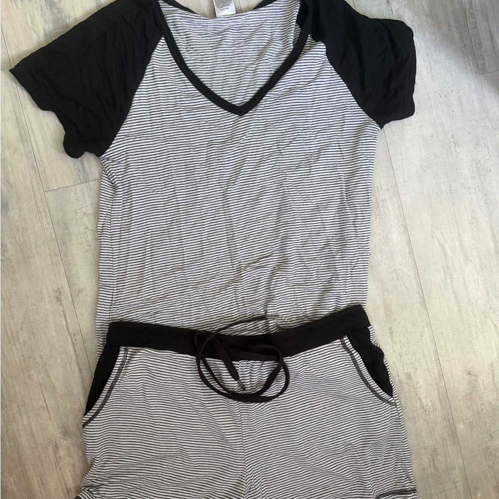 Jezebel Black and White Striped Women's Sleepwear